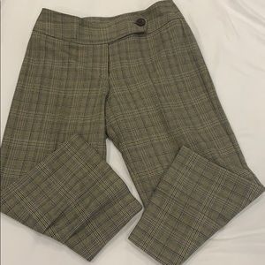 Good condition plaid capris!!